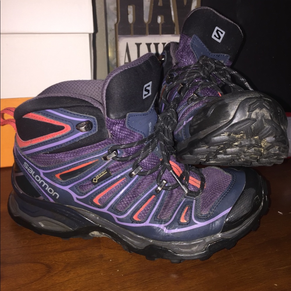 💥Women's Salomon Hiking Boots 💥